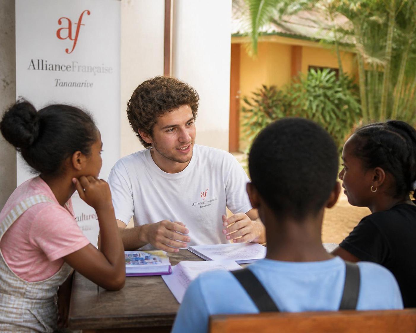 découvrez les avantages du volontariat rémunéré, pourquoi opter pour une rémunération en tant que volontaire et les étapes clés pour réussir cette expérience unique.