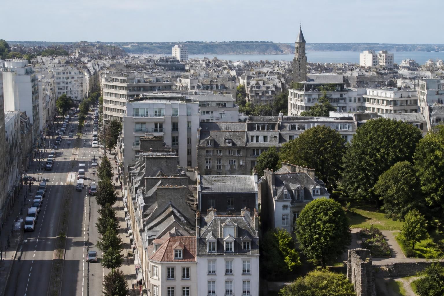 découvrez les quartiers du centre-ville de brest, leurs atouts et inconvénients pour bien choisir votre immobilier au cœur de la ville.