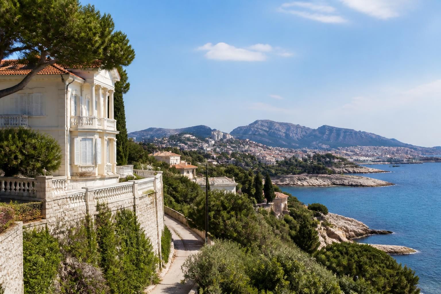 explorez l'immobilier à marseille en découvrant les quartiers prestigieux comme roucas-blanc, carré d'or et vieille chapelle, idéaux pour un investissement de qualité.
