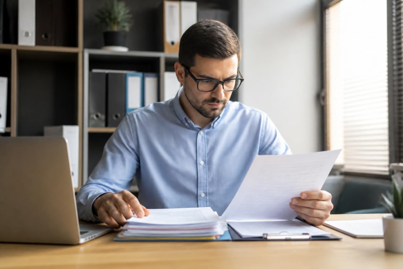 découvrez les démarches essentielles pour récupérer un diplôme après plusieurs années, les cas particuliers à connaître et des conseils pratiques pour réussir votre démarche.