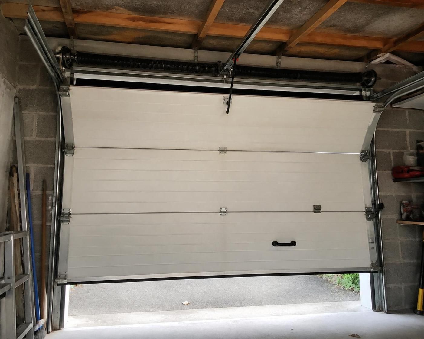découvrez comment résoudre efficacement les problèmes de porte de garage sectionnelle brico dépôt, incluant blocages et pannes, grâce à nos conseils pratiques et solutions simples.